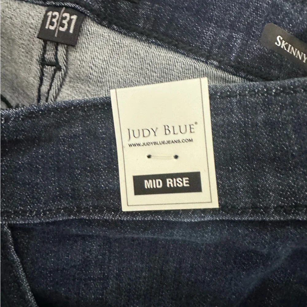 Judy Blue Mid Rise Skinny Dark Wash Jeans, Raw Hem - size 31